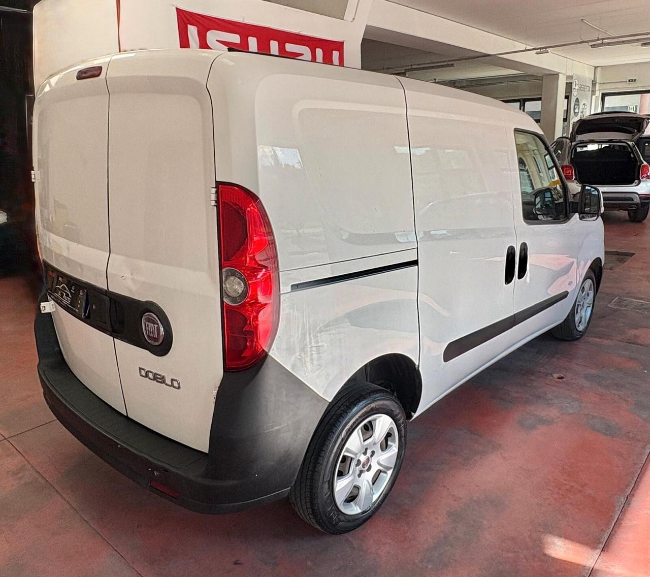 FURGONE FIAT DOBLO DIESEL 1.6 CV 105 Km 196.085 Certificati