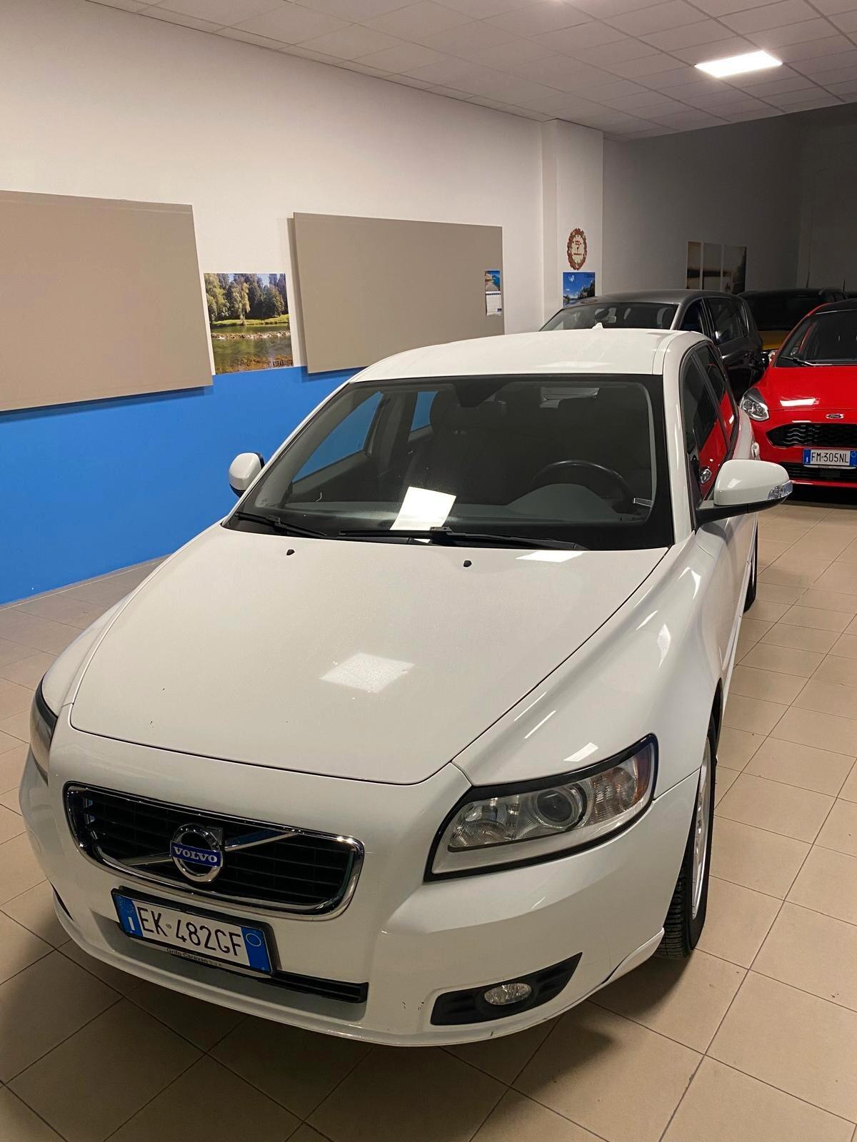 Volvo V50 D2 R-design