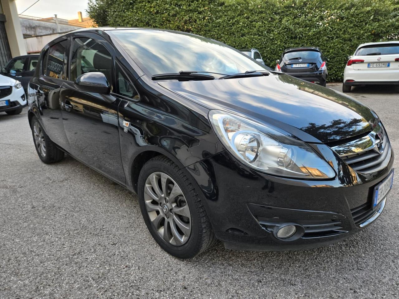 Opel Corsa 1.2 5 porte Cosmo Neopatentati