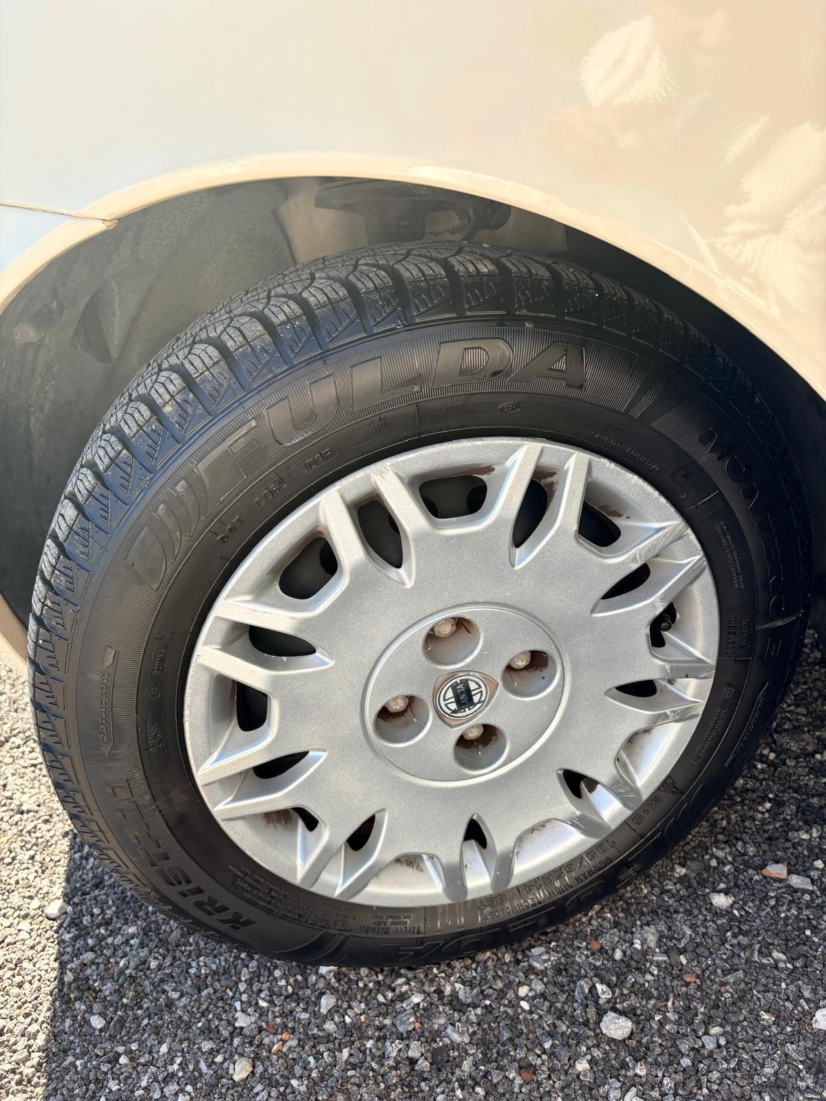 Lancia Ypsilon 1.2 Oro Giallo
