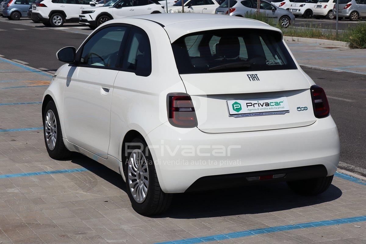 FIAT 500e Berlina 42 kWh La Prima