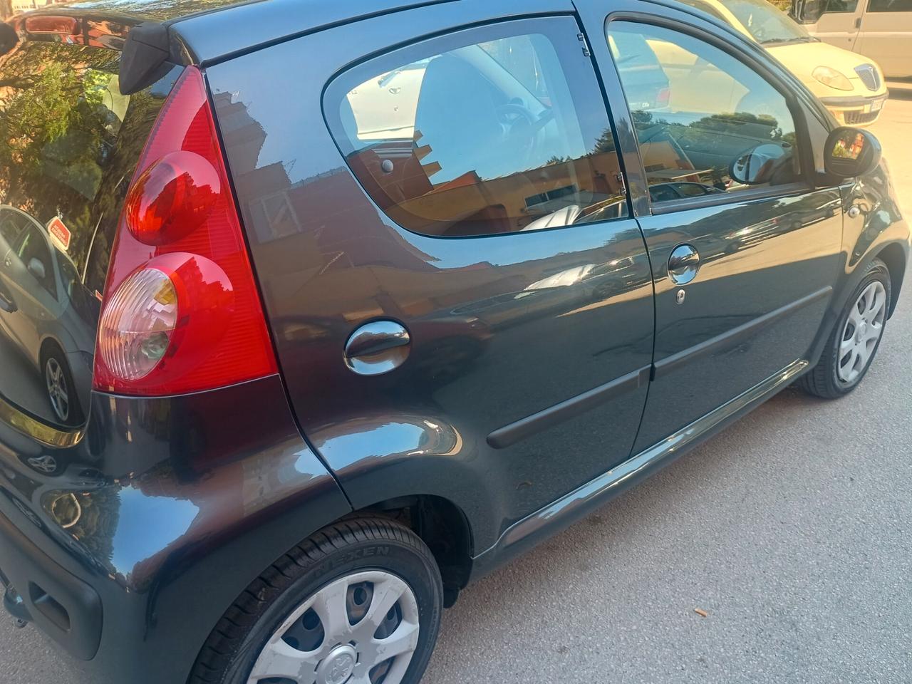 Peugeot 107 1.0 68CV 5p. Sweet Years