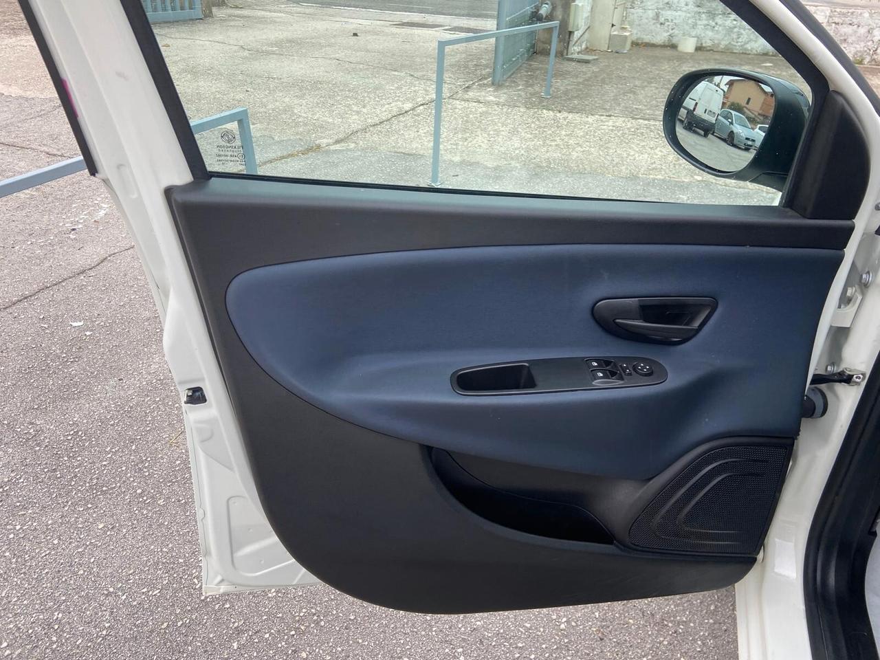 Lancia Ypsilon 1.2 69 CV 5 porte GPL Gold 2023