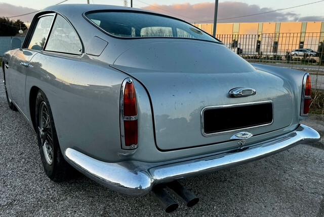 Aston Martin DB4 3.7 SUPERLEGGERA