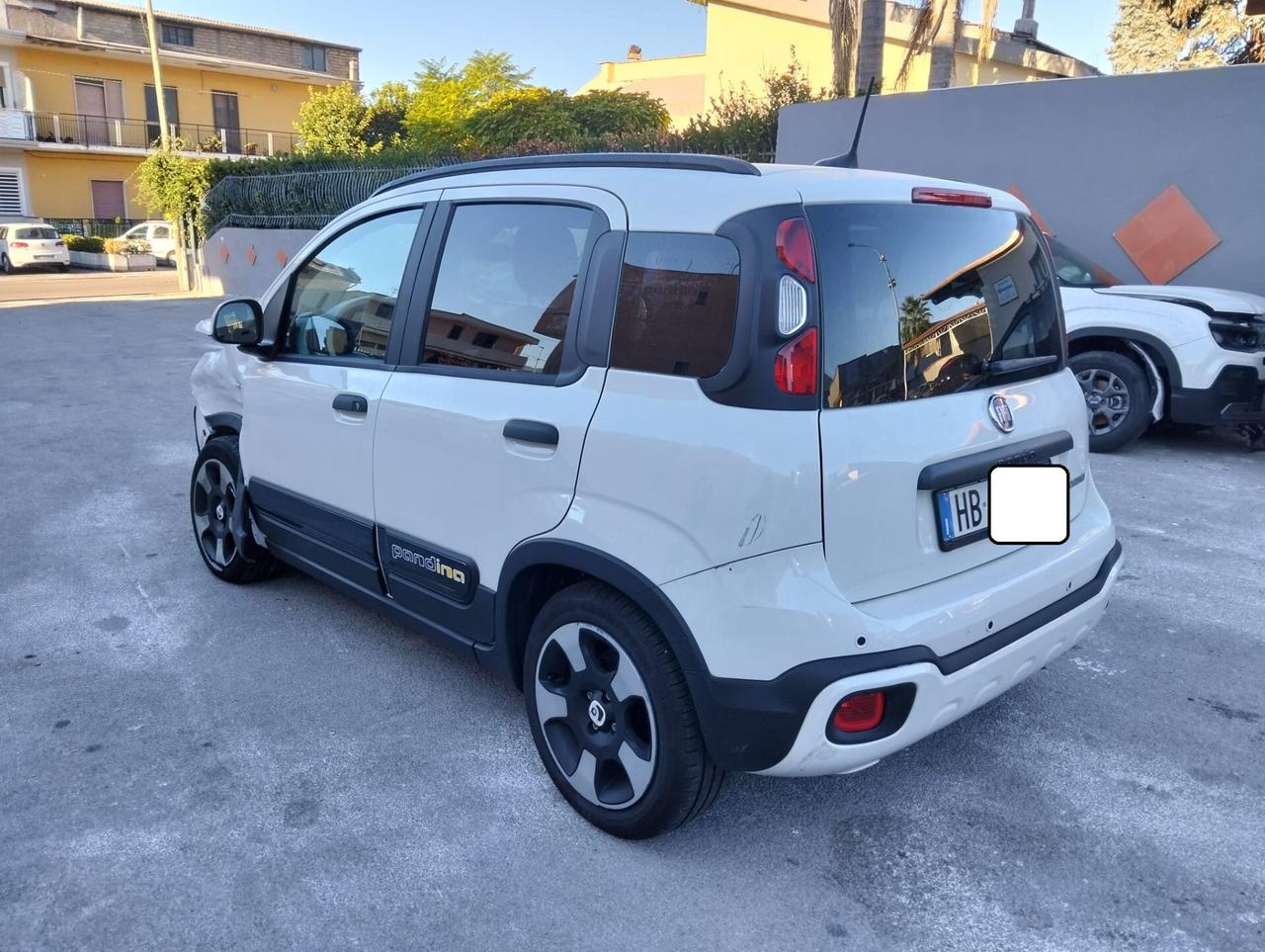 Fiat Pandina 1.0 Hybrid Cross 2025 SINISTRATA