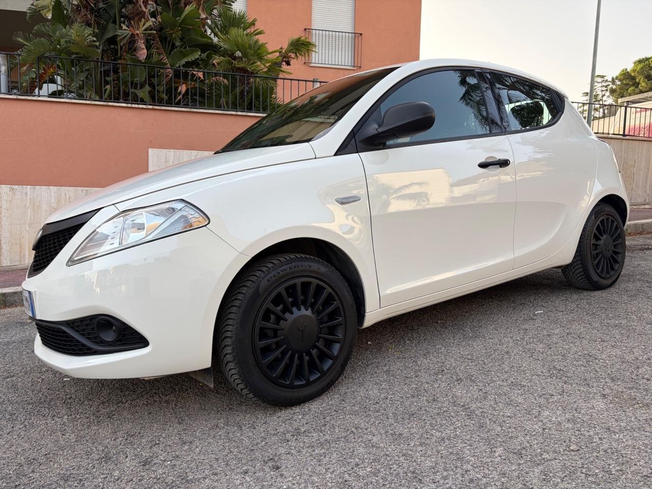 Lancia Ypsilon 1.0 FireFly benz ideale per neopate