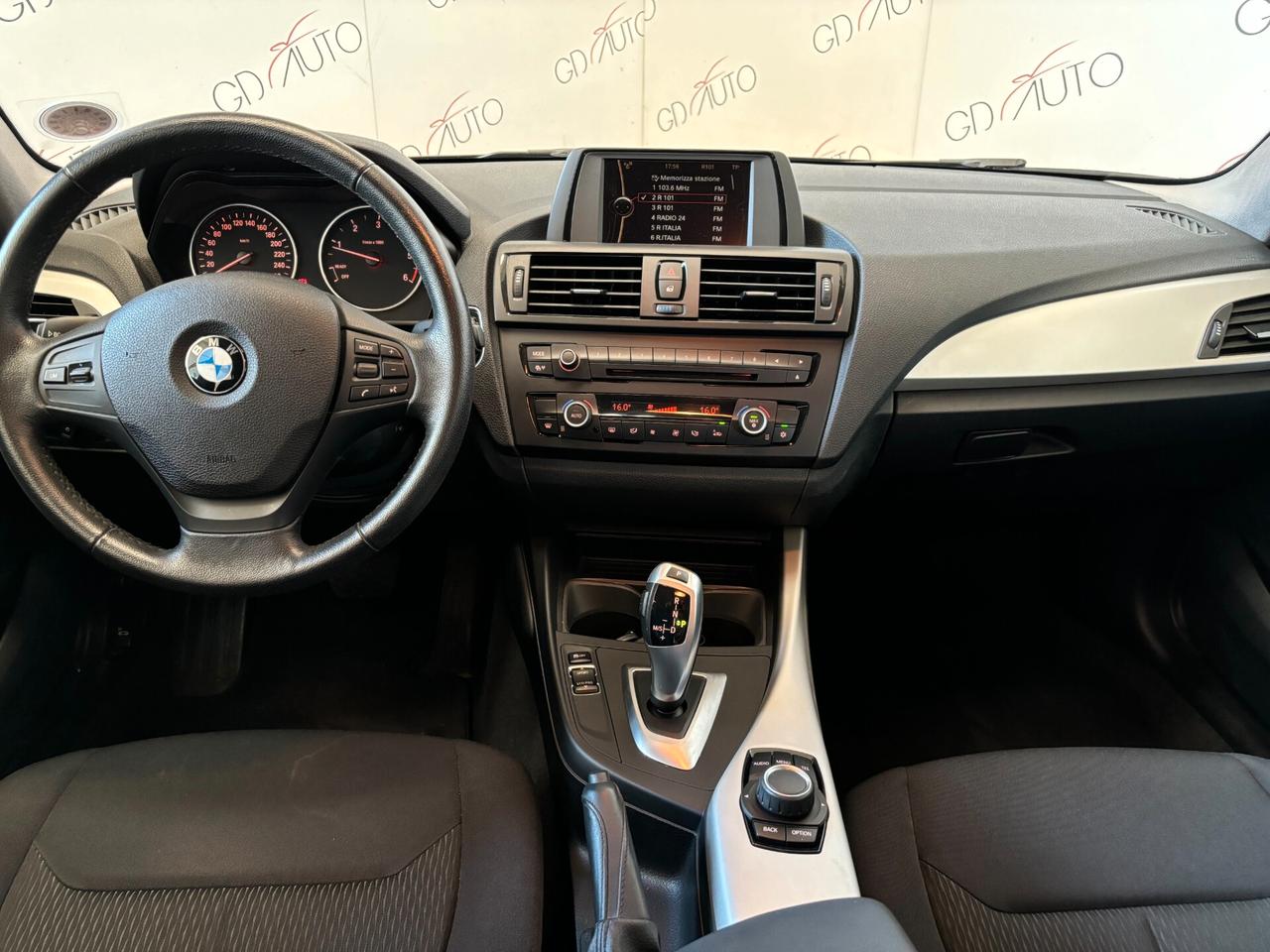 Bmw 118 118d 5p. Urban