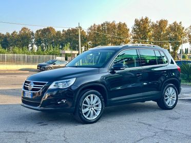 Volkswagen Tiguan 2.0 TDI DPF 4MOTION tiptronic Track & Field