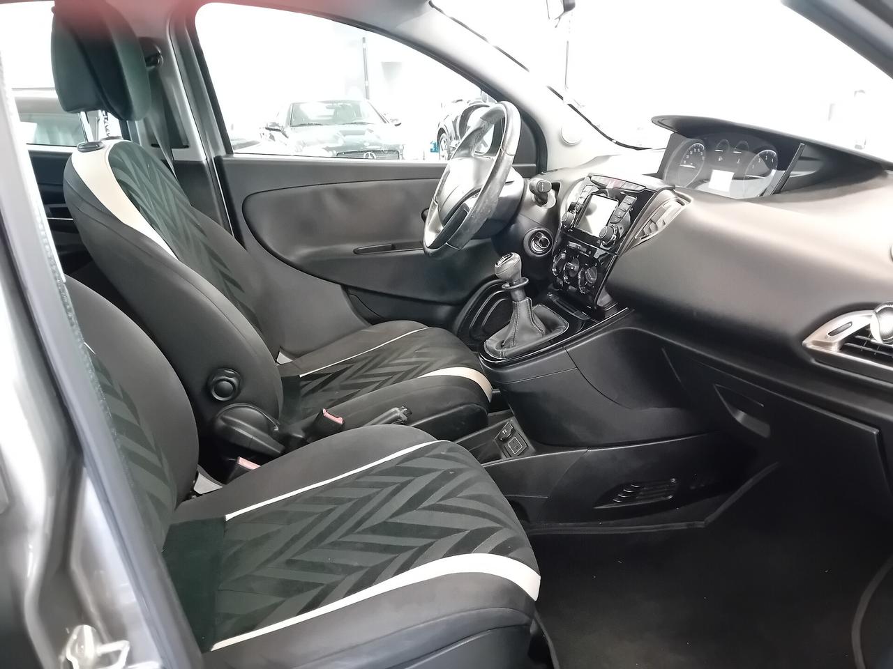 Lancia Ypsilon 0.9 TwinAir 85 CV 5 porte Metano Ecochic Gold REVISIONE BOMB 2029