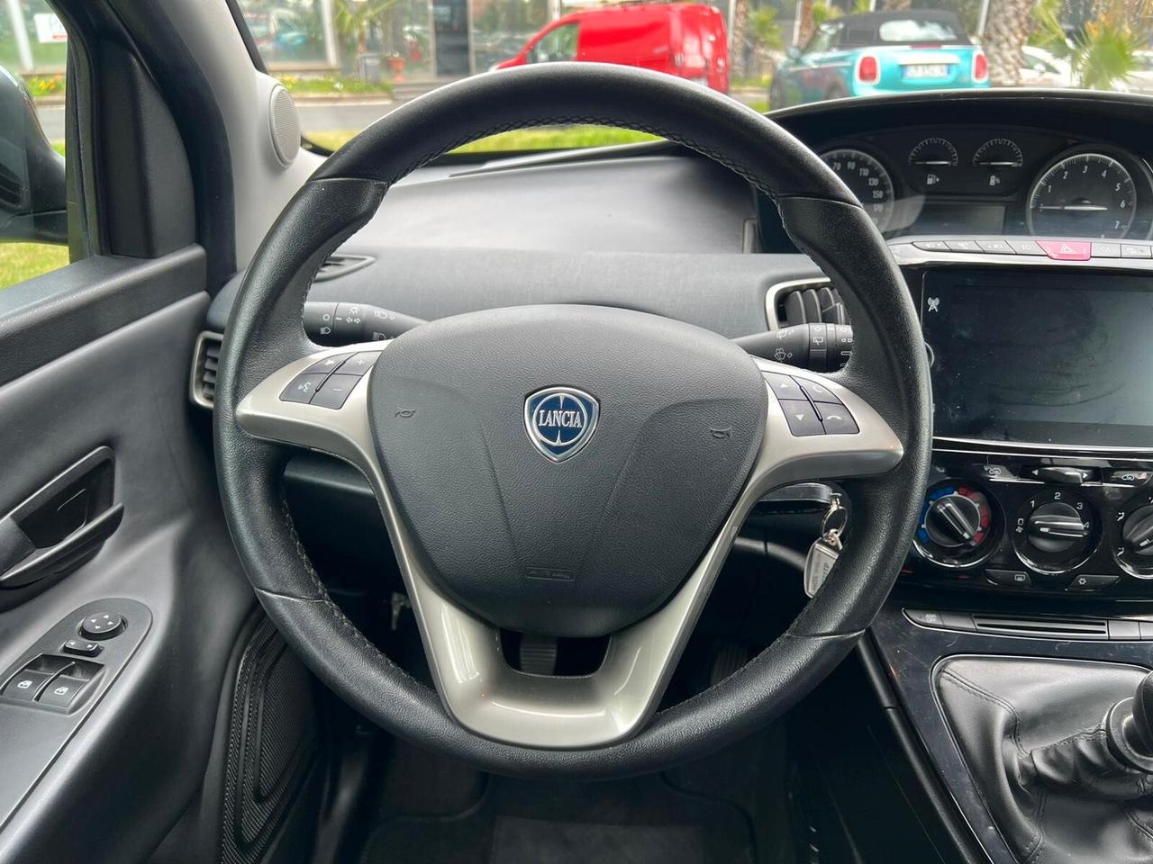 Lancia Ypsilon 1.0 FireFly 5 porte S&S Hybrid Gold