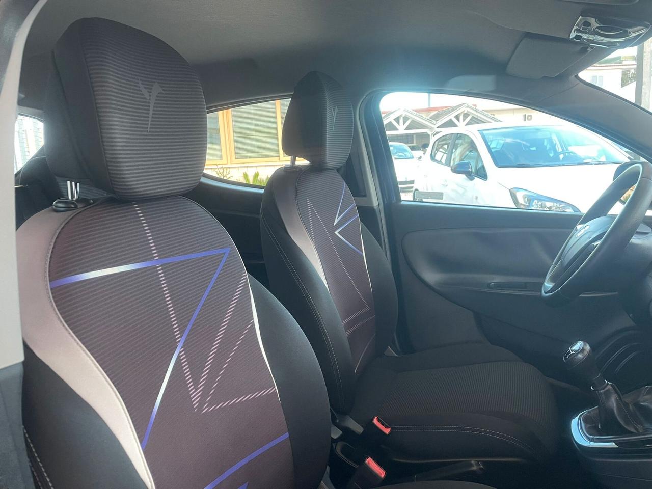 Lancia Ypsilon 1.3 MJT 16V 95 CV 5 porte