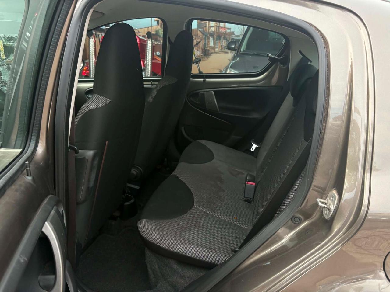 Toyota Aygo 1.0 12V VVT-i 5 porte Lounge Connect MMT