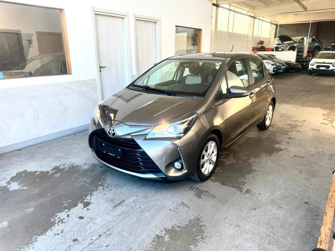 Toyota Yaris 1.0 72 CV 5 porte Lounge Neopatentati