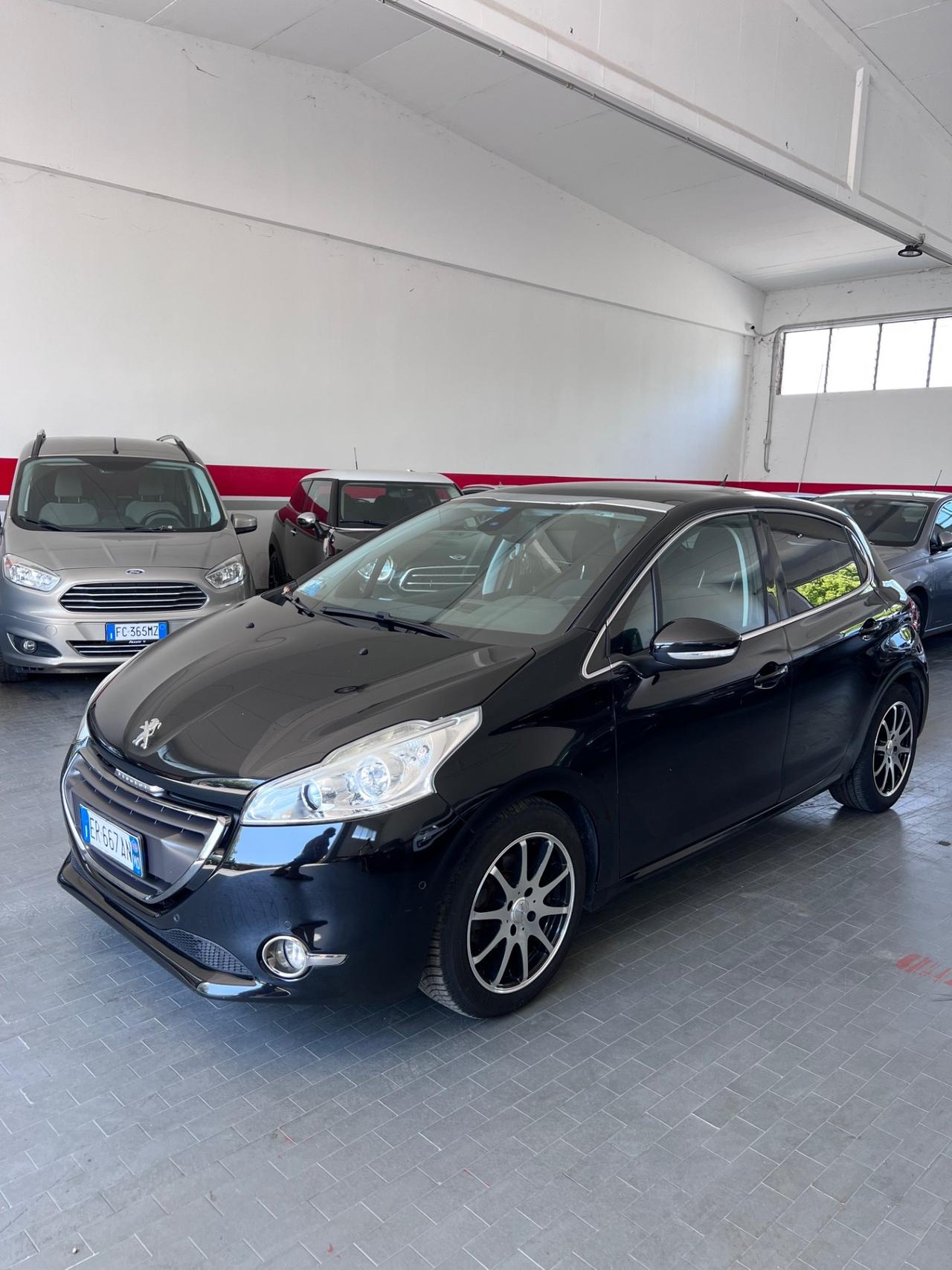 Peugeot 208 1.6 e-HDi 92 CV Stop&Start 5 porte Allure
