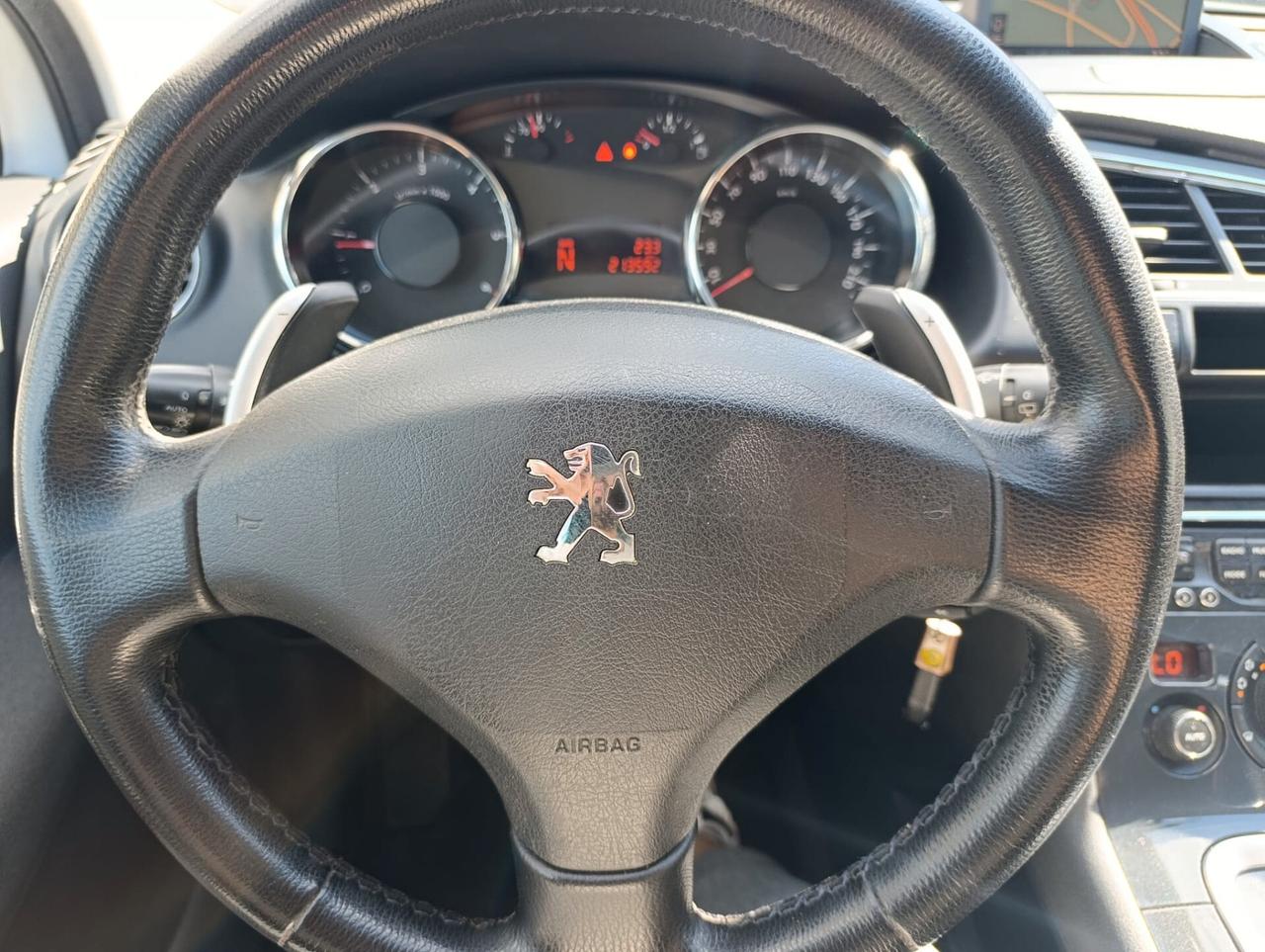 Peugeot 3008 1.6 e-HDi 112CV cambio robotizzato S.&S. Business