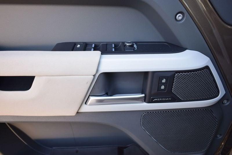 Land Rover Defender Defender 110 3.0D I6 250 CV AWD Auto X-Dynamic S