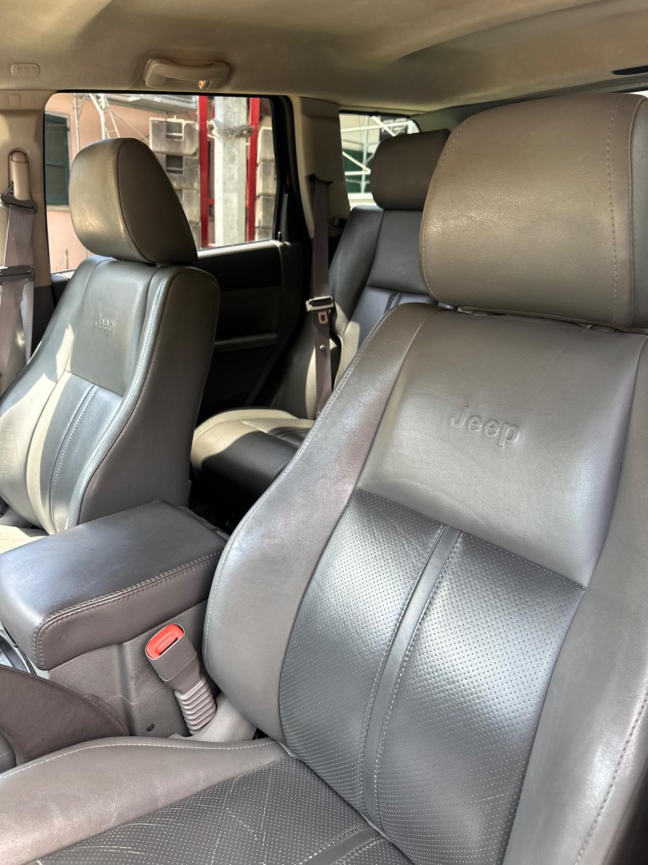 Jeep GRAND CHEROKEE 3.0 V6 CRD OVERLAND KMCERT UNICOPR GARANZ