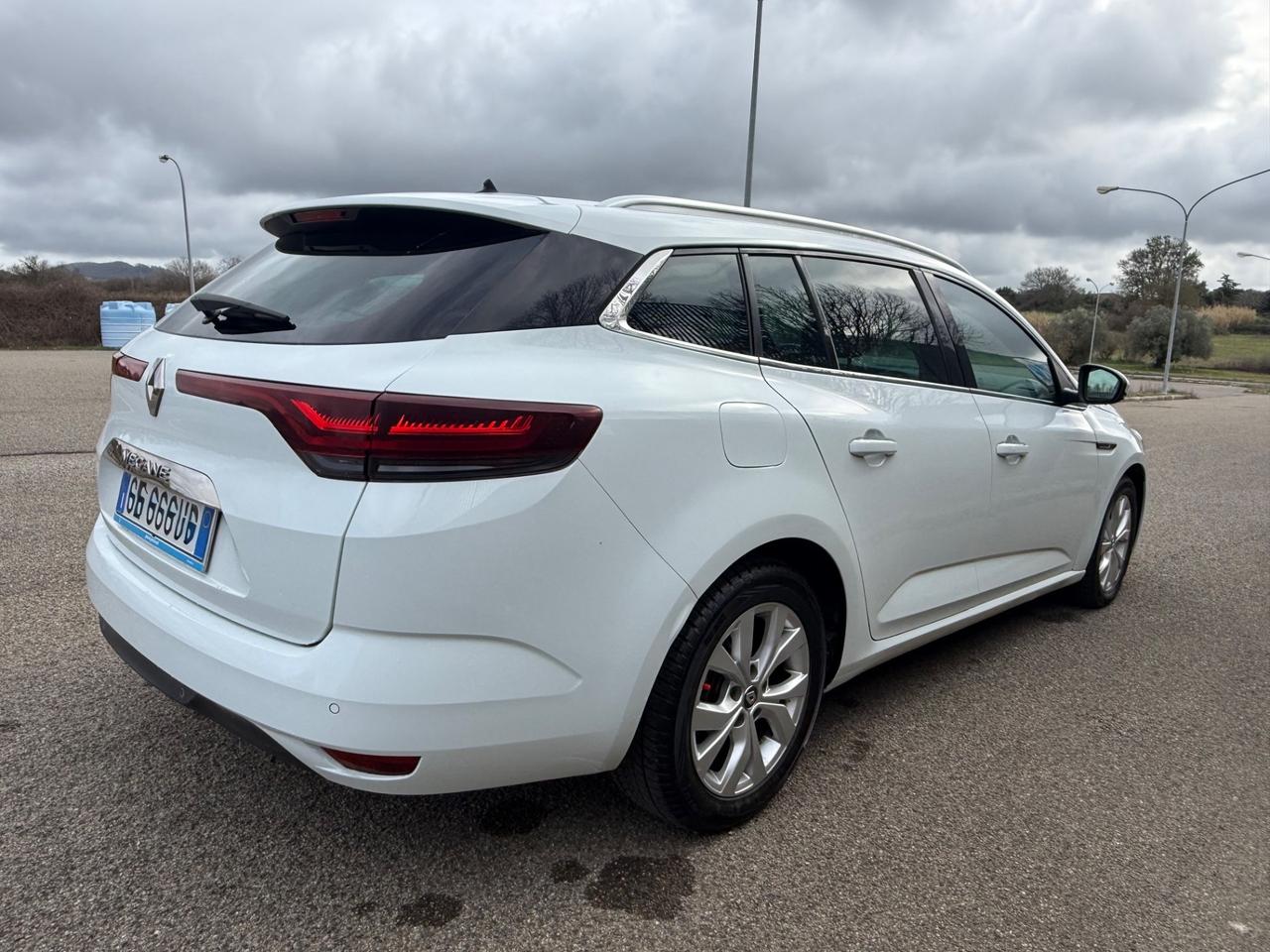 Renault Megane Mégane navi Retrocamera sensori Apple car play