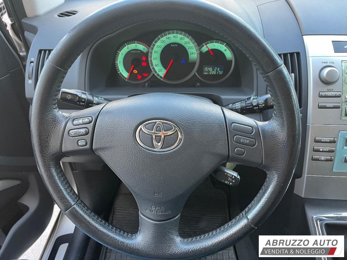 TOYOTA Corolla Verso 2.2 16V D-4D D-Cat