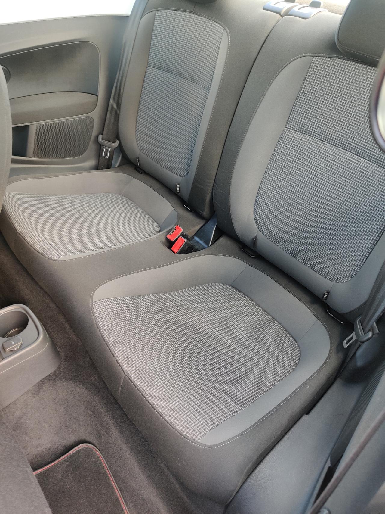 Volkswagen Maggiolino 1.6 TDI Design