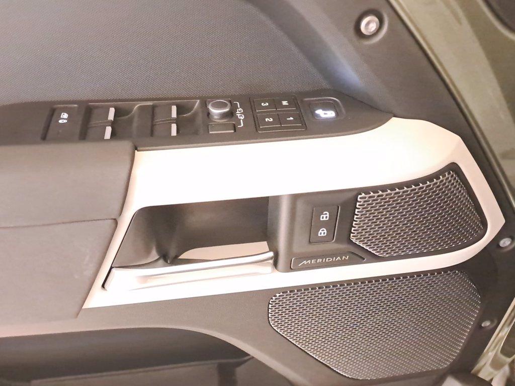 LAND ROVER Defender (2019) LAND ROVER 110 3.0D I6 250 CV AWD Auto X-Dynamic SE del 2022