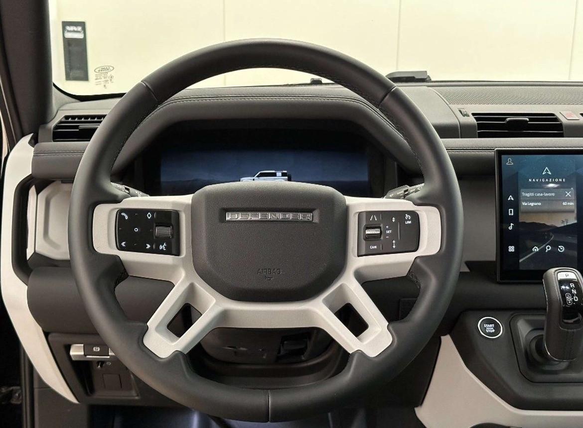 Land Rover Defender 110 3.0D I6 250 CV AWD Auto X-Dynamic NOLEGGIO 12 MESI