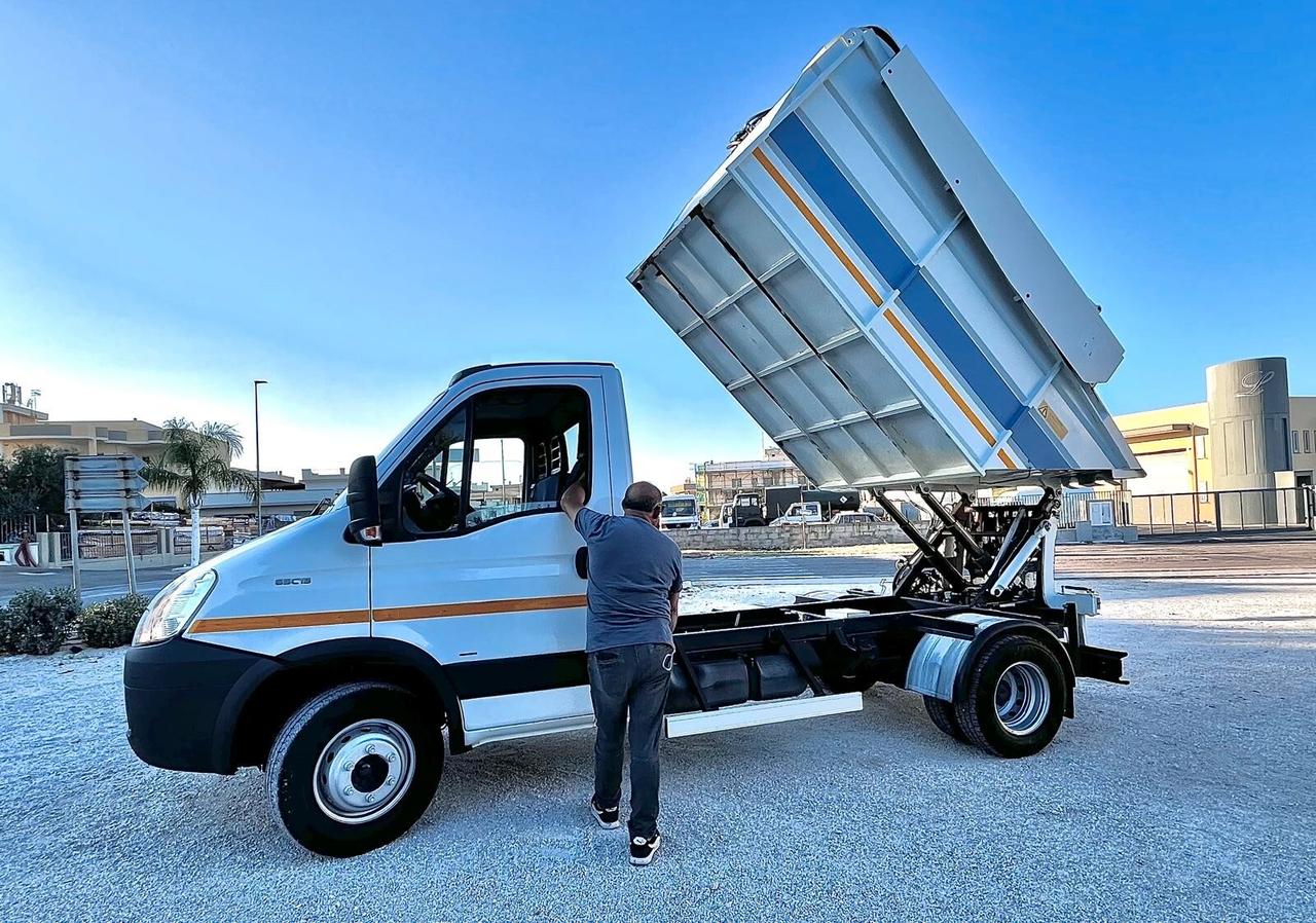 IVECO DAILY 65C15 COMPATTATORE RIBALTABILE – ANNO 2007