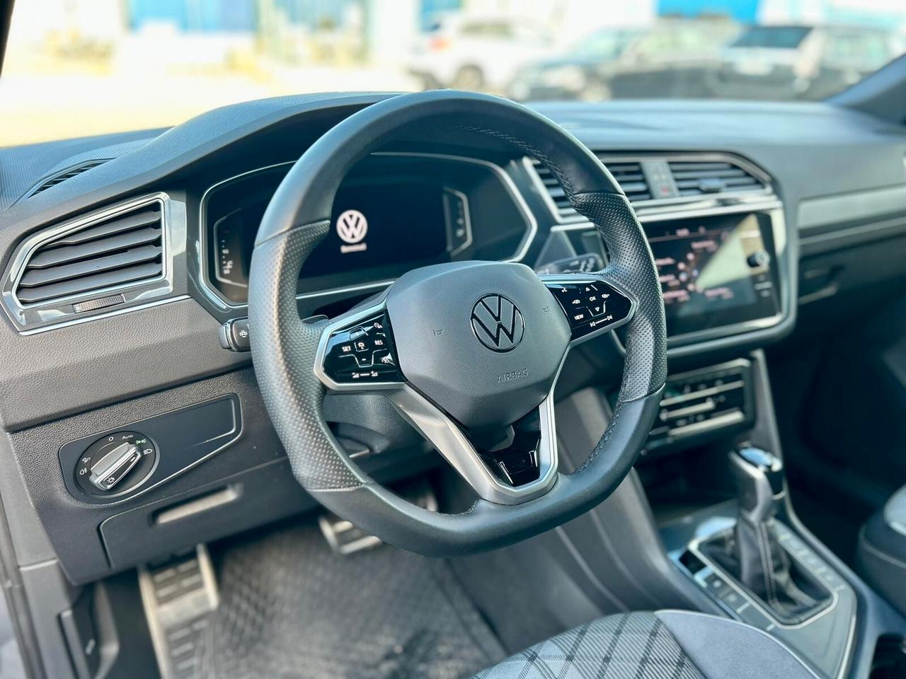 Volkswagen Tiguan 2.0 TDI 150 CV DSG R-Line IVA ESPOSTA