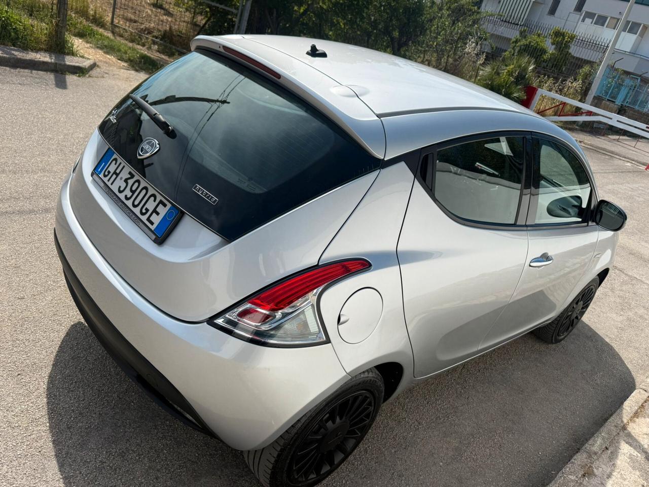 Lancia Ypsilon 1.0 FireFly 5 porte S&S Hybrid Ecochic Gold
