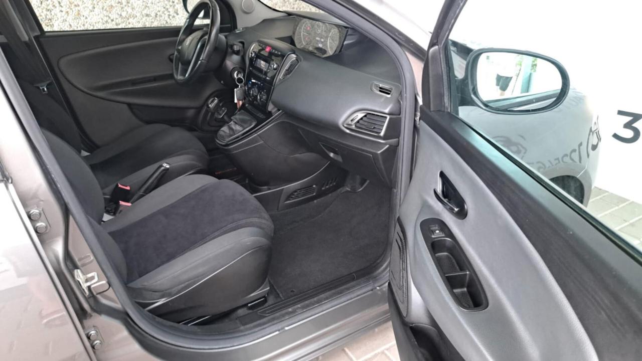 Lancia Ypsilon 1.2 69 CV 5 porte S&S Silver