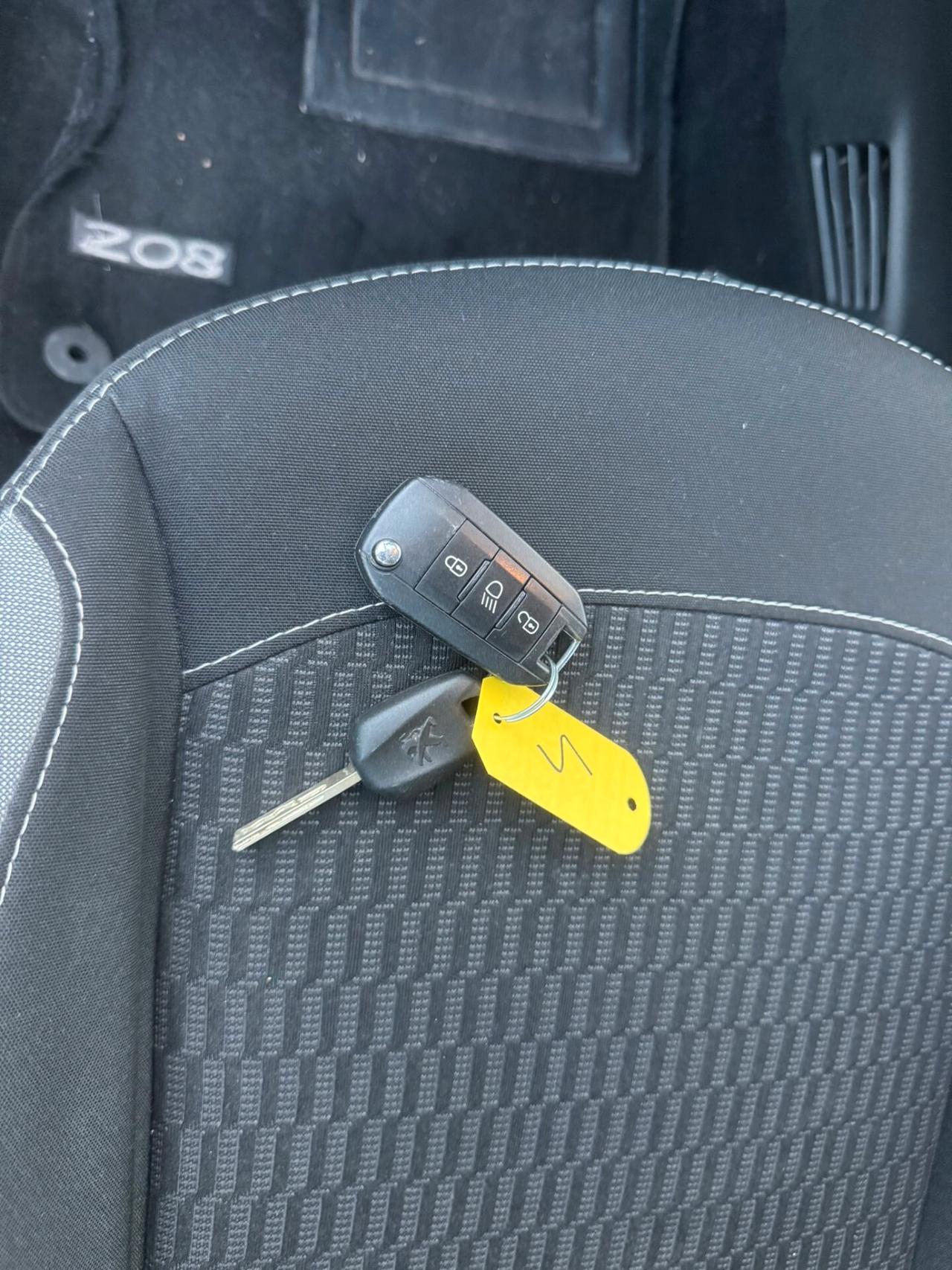 Peugeot 208 1.2 del 2016 5 porte SOLO 121.000 KM