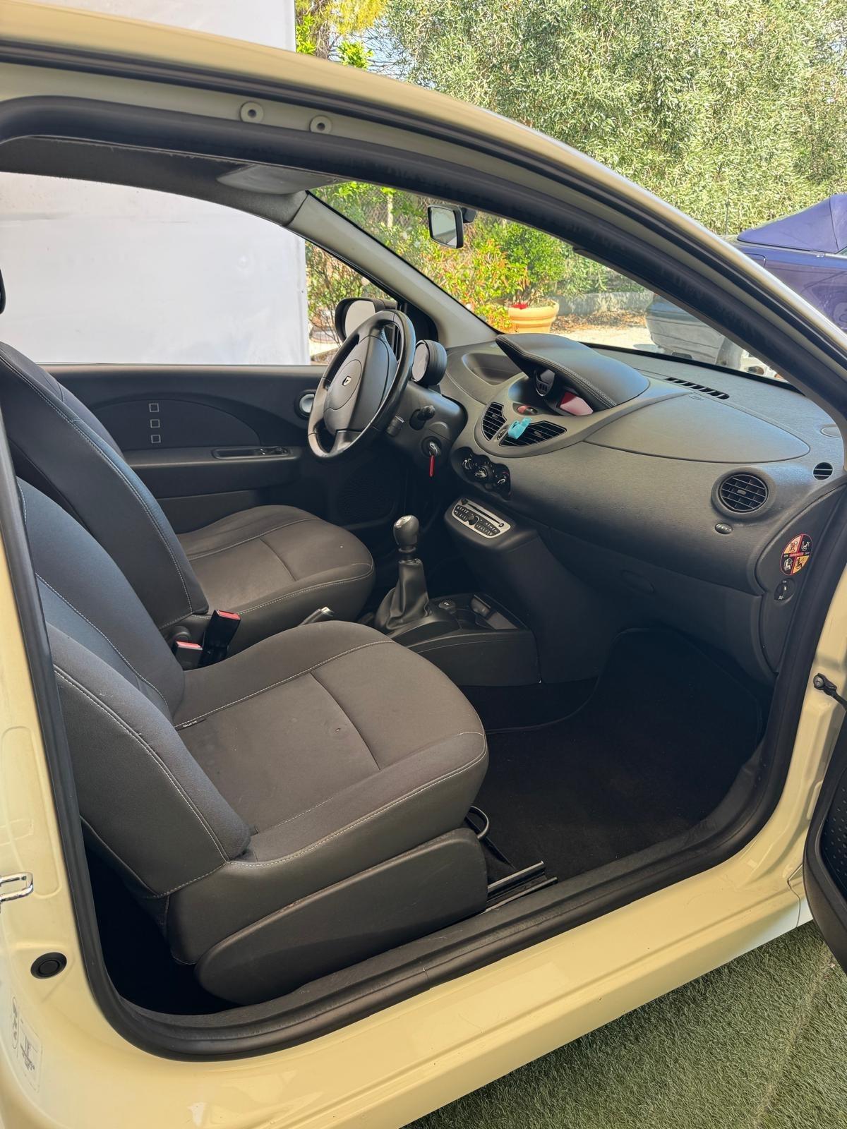 Renault Twingo 1.2 16V Dynamique 76CV 56KW