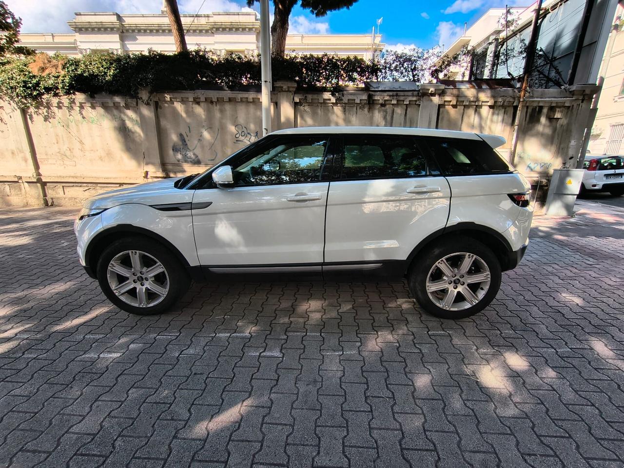 Land Rover Range Evoque 2.2 TD4 5p. Pure