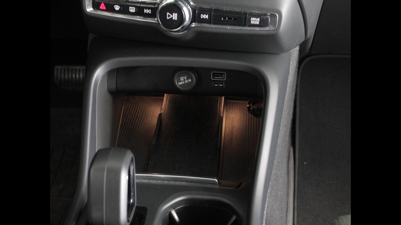VOLVO XC40 2023 - XC40 1.5 t4 recharge phev Core auto