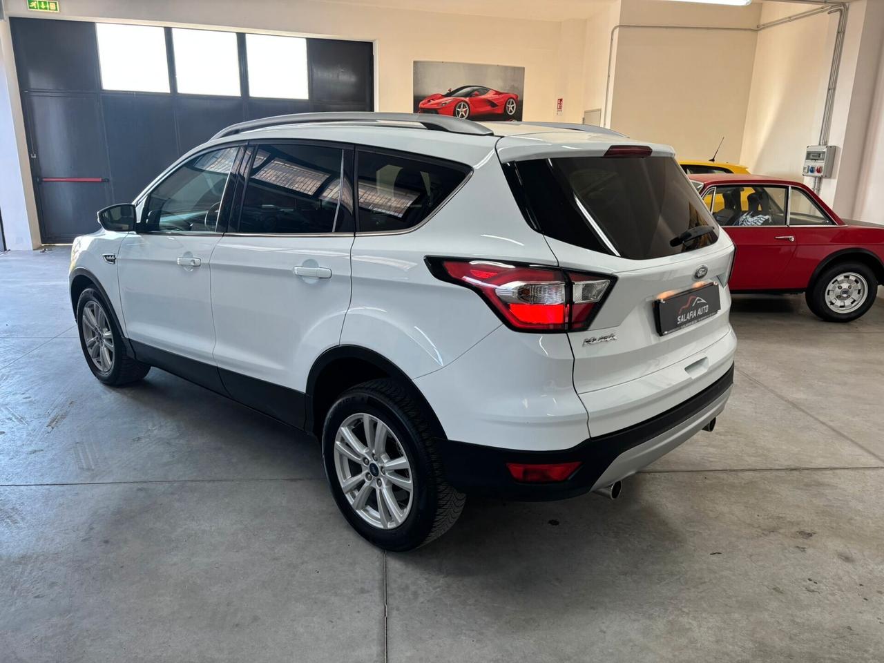 Ford Kuga 1.5 TDCI 120 CV S&S 2WD Powershift Business