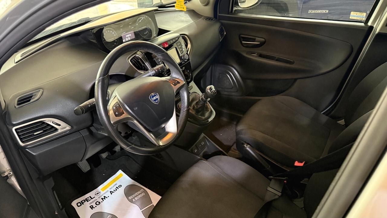 Lancia Ypsilon 1.0 FireFly 5 porte S&S Hybrid Ecochic Gold