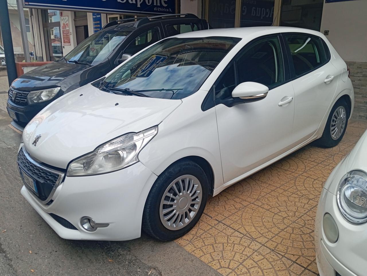 Peugeot 208 1.4 HDi 68 CV 5 porte Allure