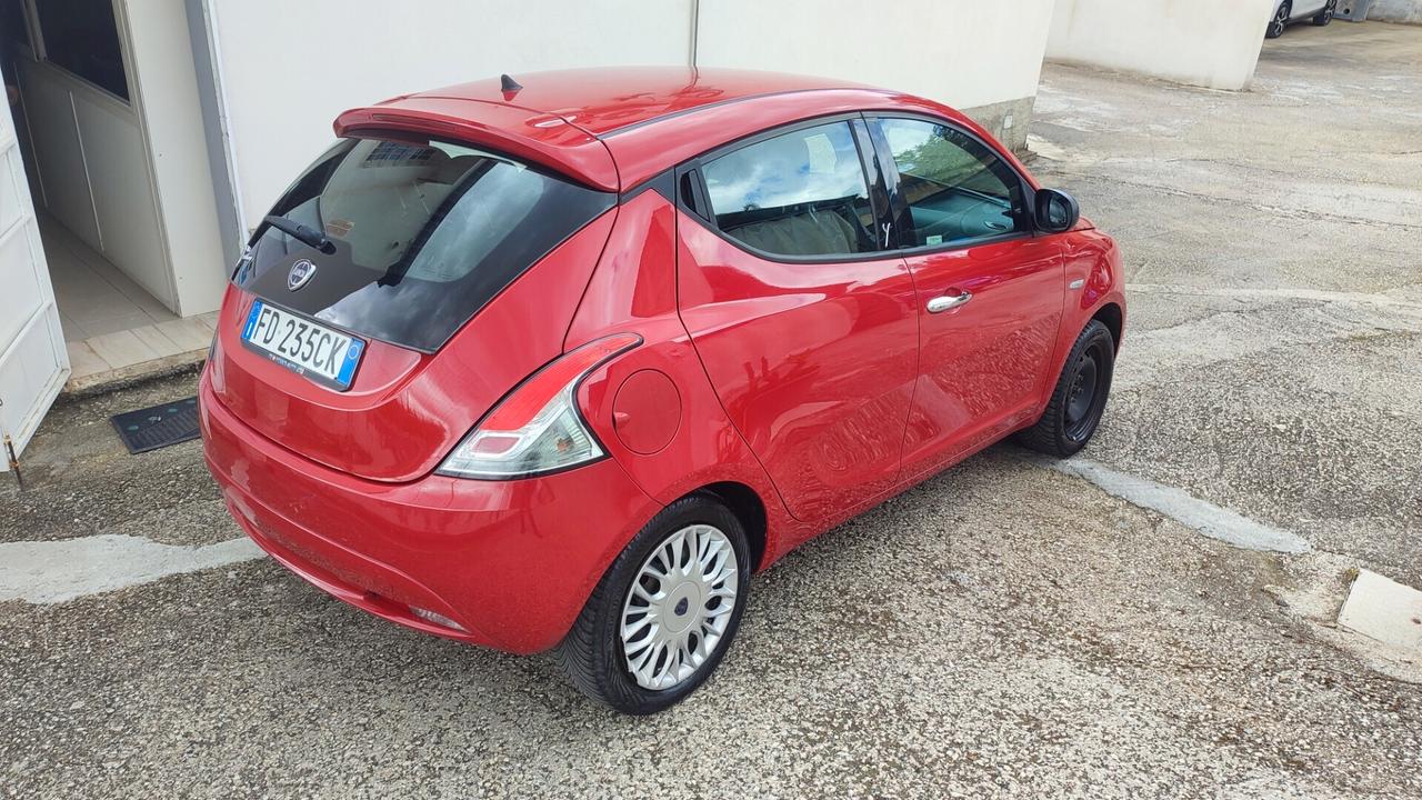 Lancia Ypsilon 1.2 69 CV 5 porte Silver