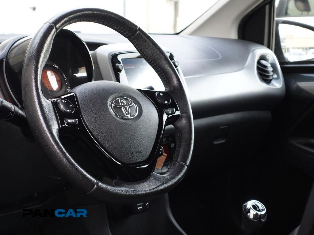 Toyota Aygo Connect 1.0 VVT-i 72 CV 5 porte x-play