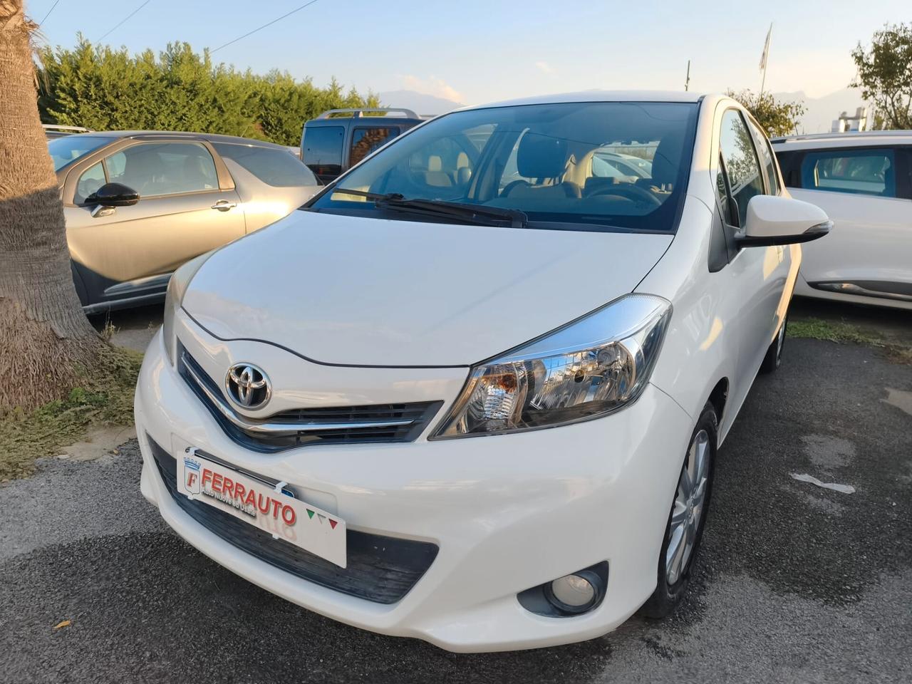 TOYOTA YARIS 1.0 LOUNGE +NAVI