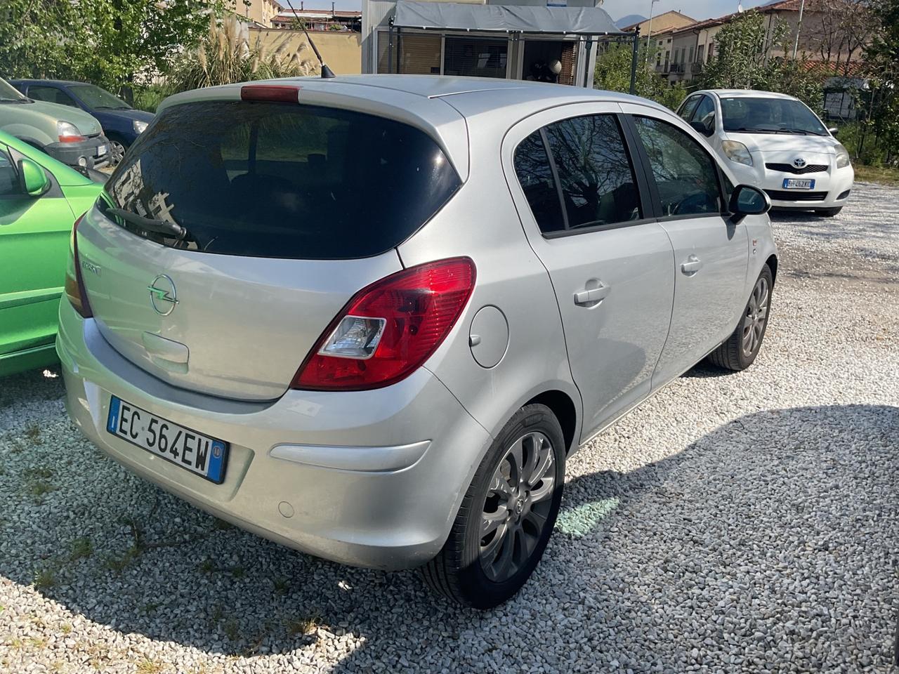 Opel Corsa 1.2 5 porte Cosmo