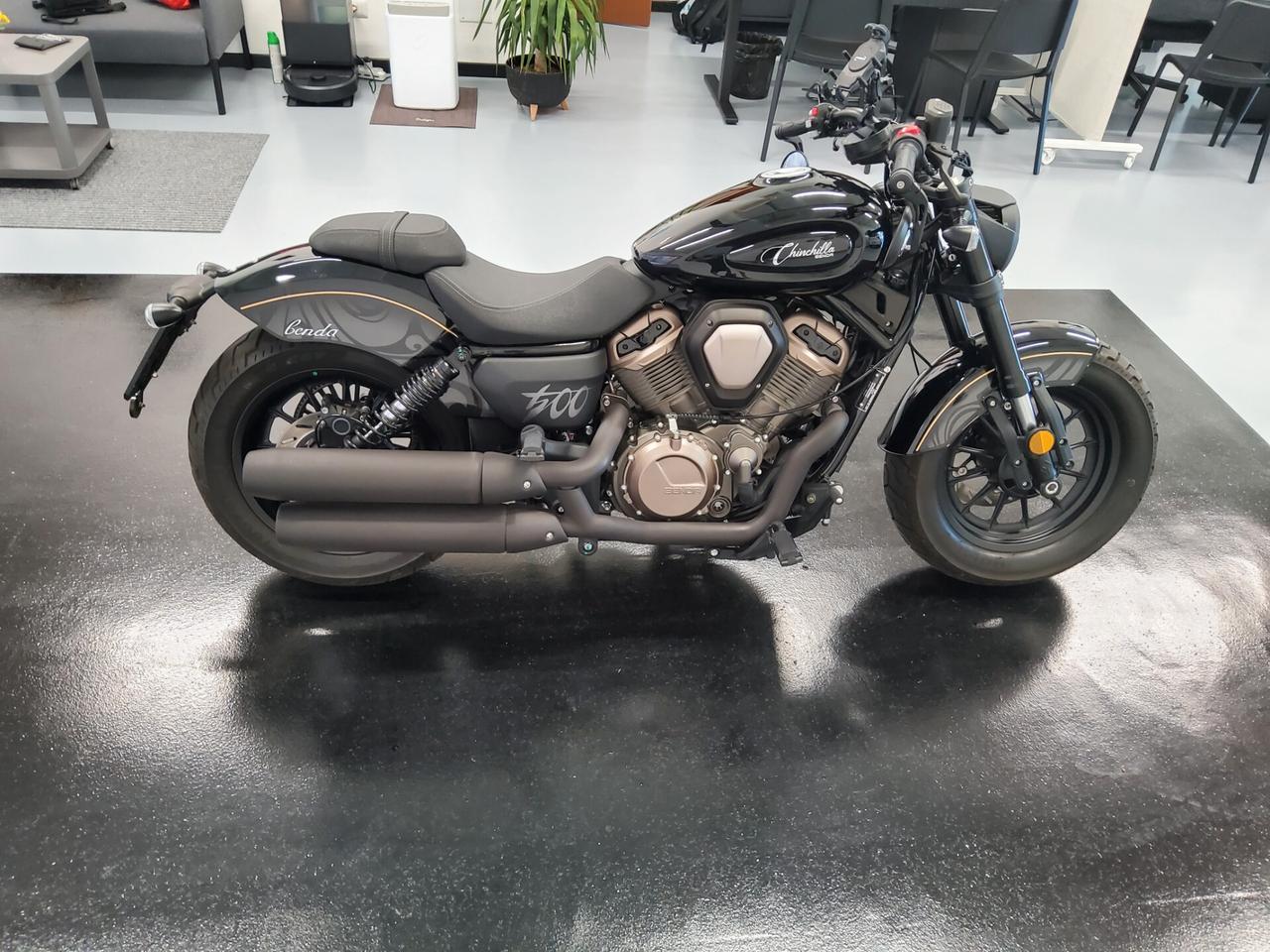 Benda Motorcycles Chinchilla 500 borse laterali incluse