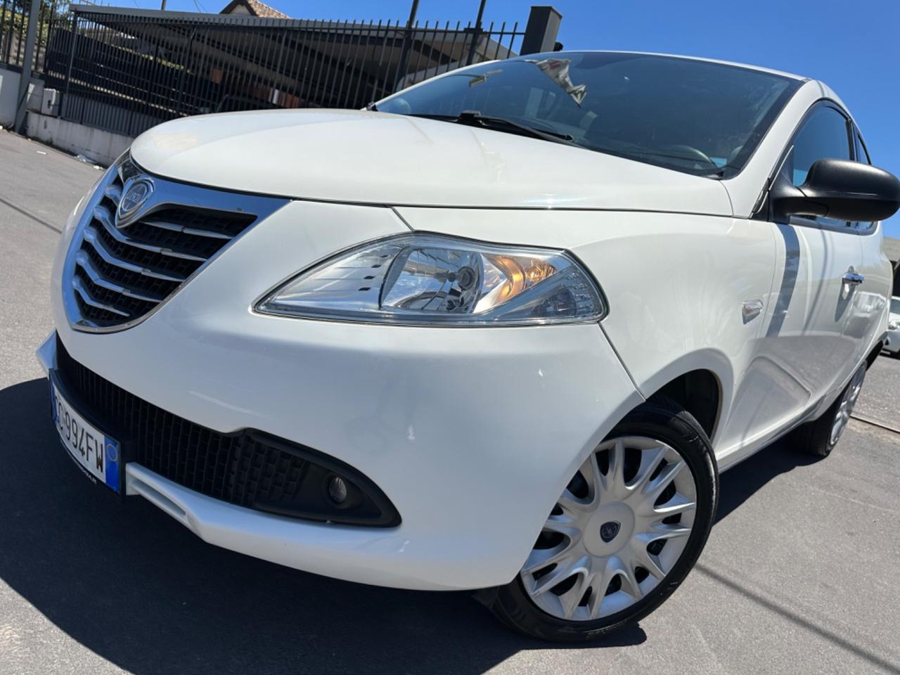 Lancia Ypsilon 1.2 69 CV 5 porte S&S Silver