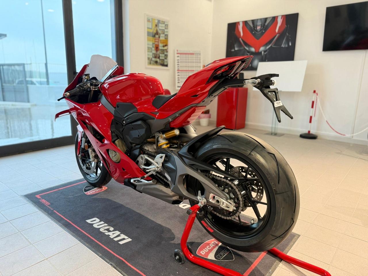 Ducati Panigale V4 BASE MY 2026 NUOVA DA IMMATRICOLARE