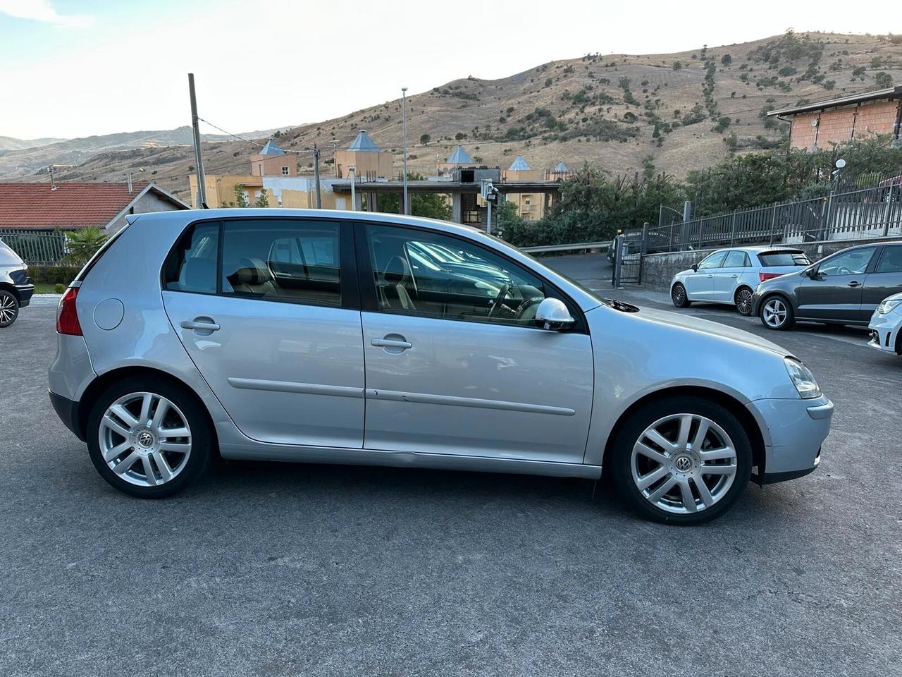 Volkswagen Golf 2.0 16V TDI 5p. Sportline