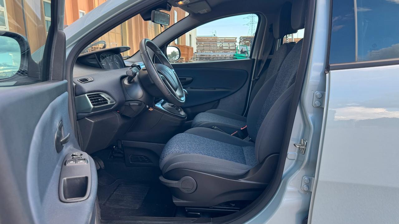 Lancia Ypsilon 1.0 5porte Hybrid Gold - 2024