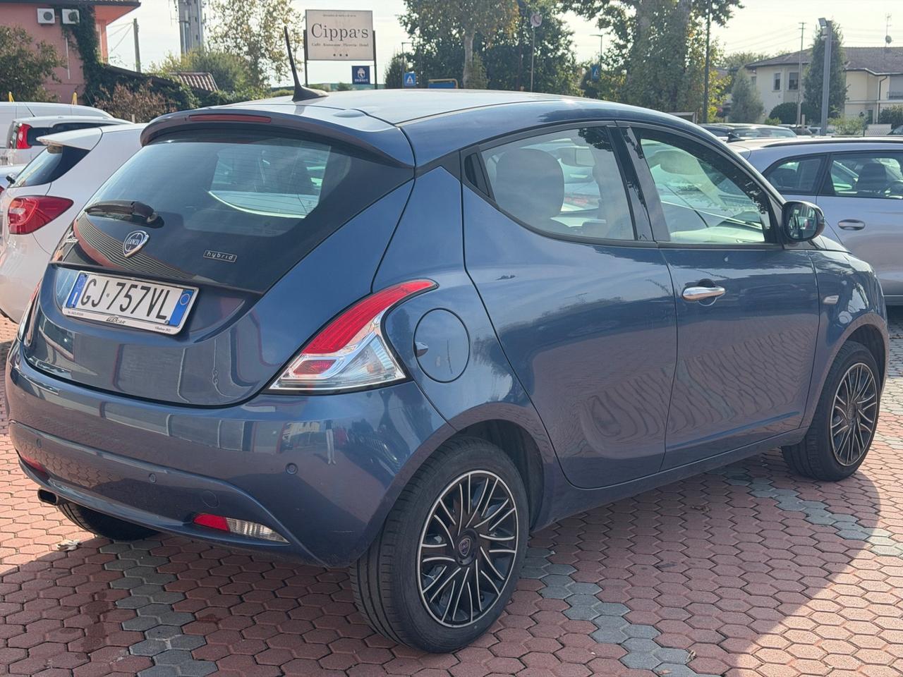 Lancia Ypsilon 1.0 FireFly 5 porte S&S Hybrid Ecochic Gold