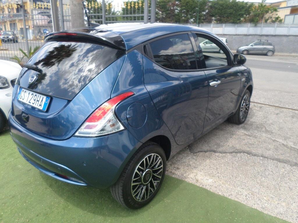 Lancia Ypsilon 1.0 FireFly 5 porte S&S Hybrid Gold Plus