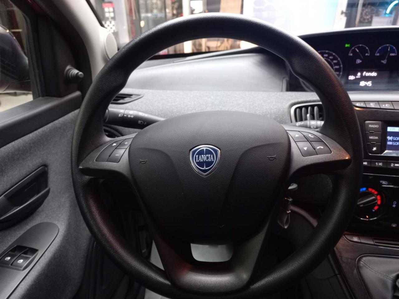 Lancia Ypsilon 1.0 FireFly 5 porte S&S Hybrid Silver