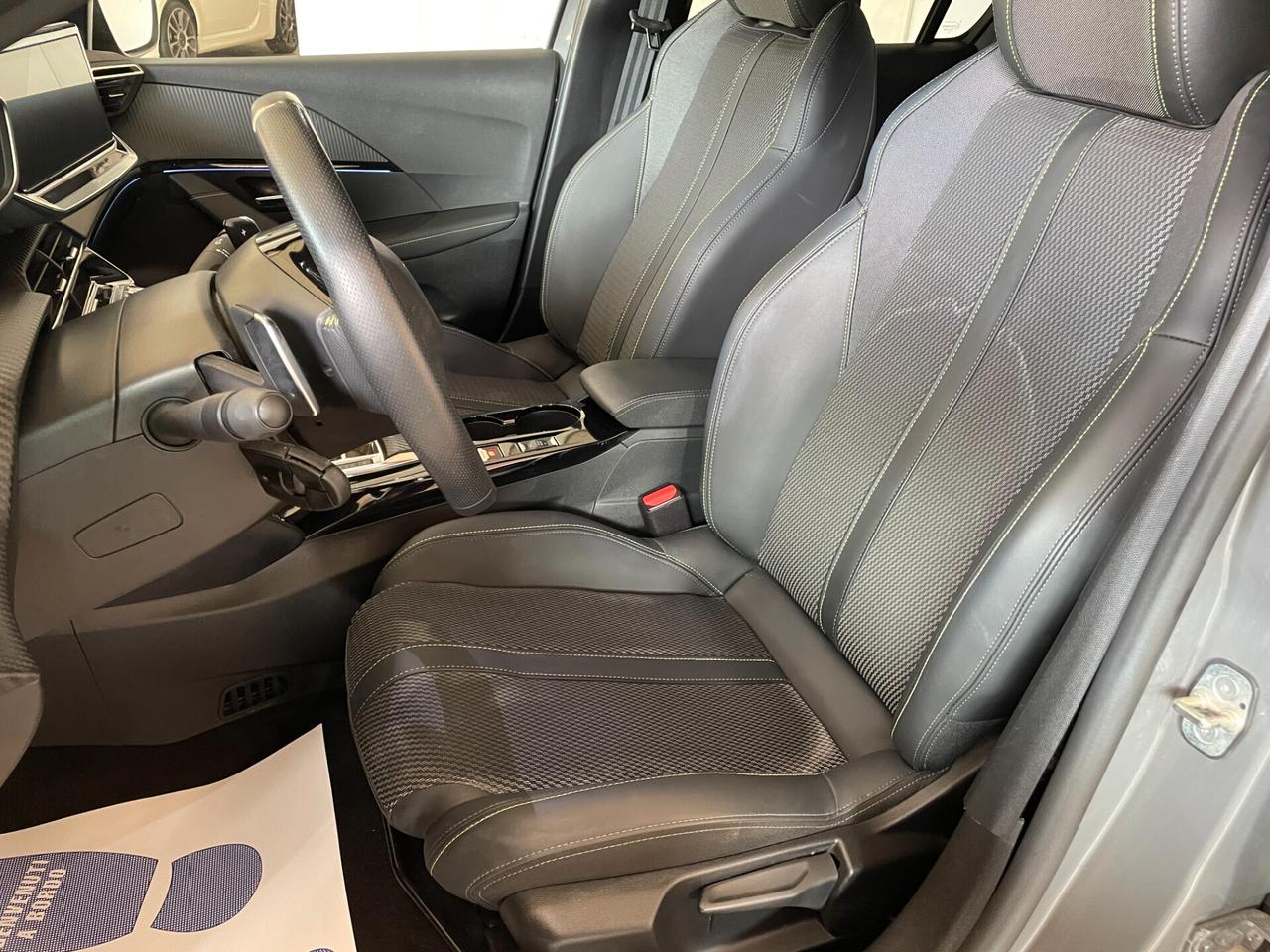 Peugeot 208 Hybrid 145cv e-DCS6 GT 2025 km9700